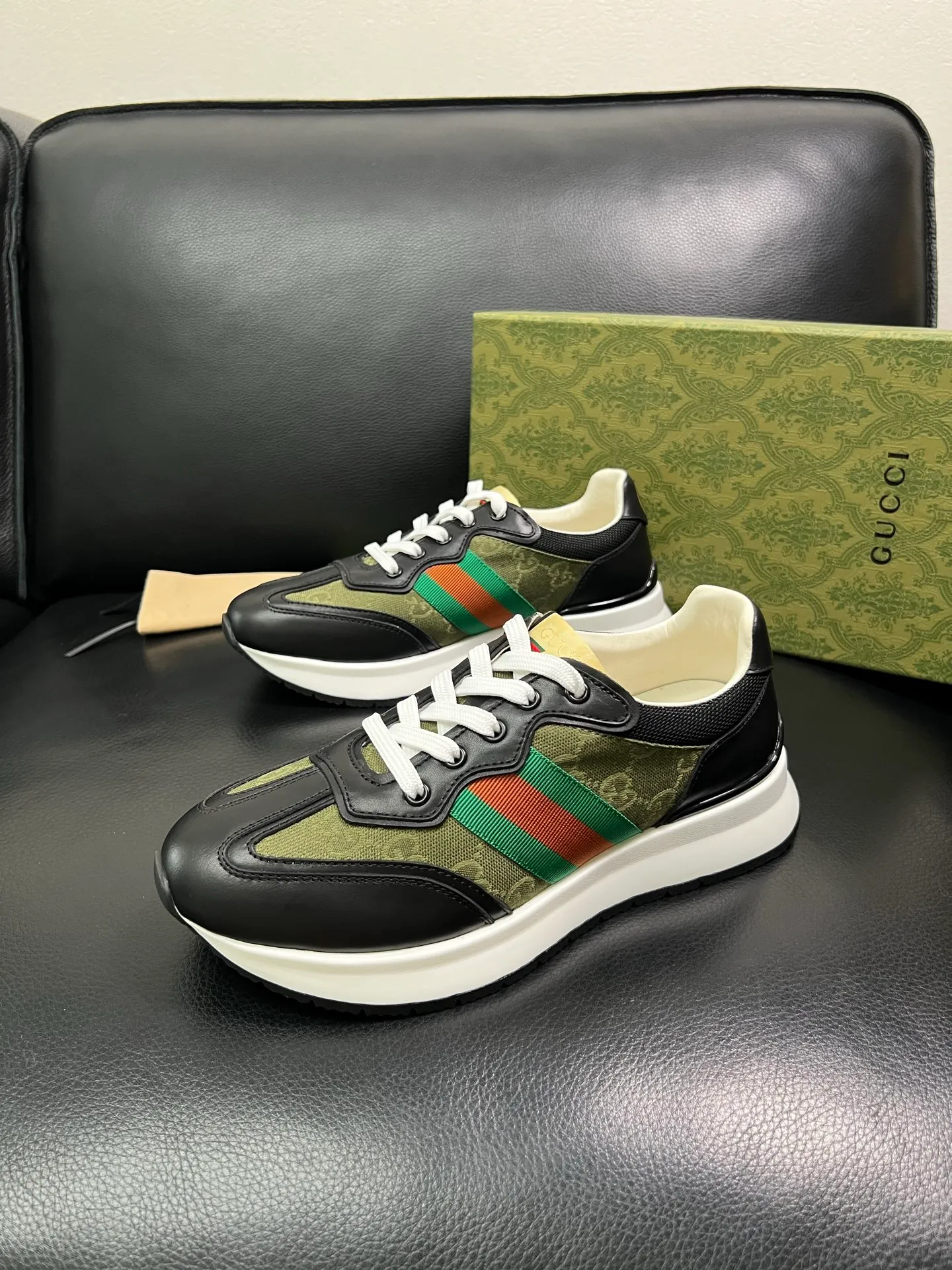 Men's shoes 💰800 Gucci top purchasing Gucci counter new model, original factory configuration of imported cowhide from Italy with printed cloth fabric, imported cowhide lining, breathable and comfortable, sole: original factory special sole is super comfortable, original factory and single goods are high quality, welcome to compare, code number 38-44 (customized 45 46) 85865